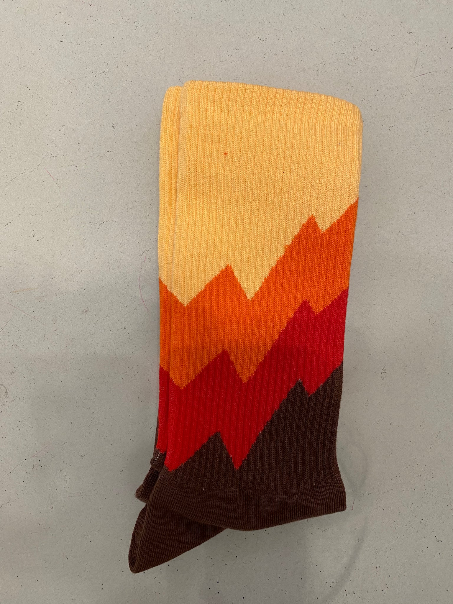 Colorful zig zag socks (four colors)