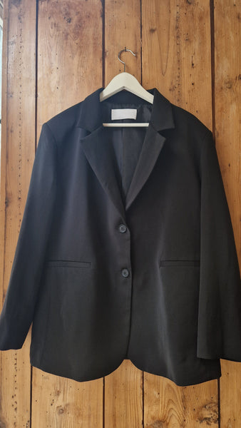 Boxy 2 button jacket - Set Up with Front string Trousers