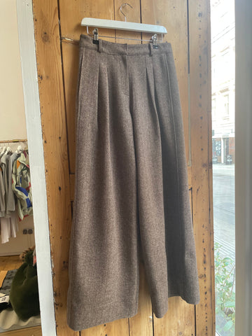 Front tuck herringbone wide pants