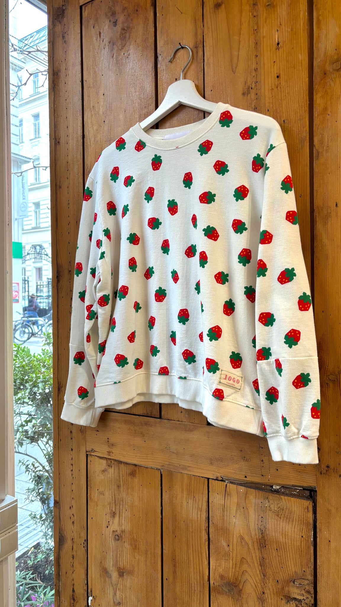 Strawberry pattern sweat shirt