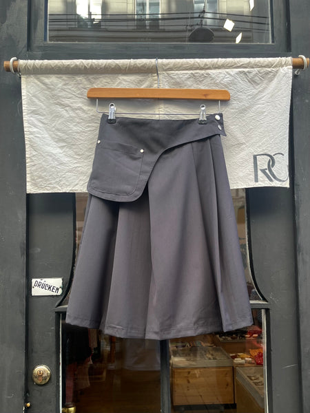 Flap Pocket Pleated Skirt