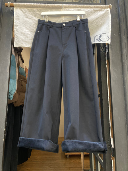 Velvet Lining Front Pleat Trousers