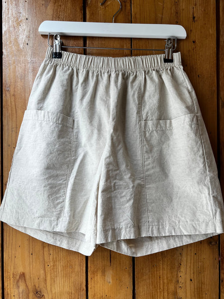 Linen shorts with big pockets