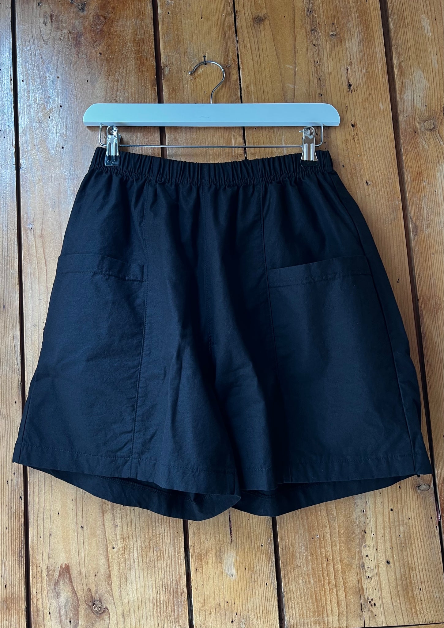Linen shorts with big pockets