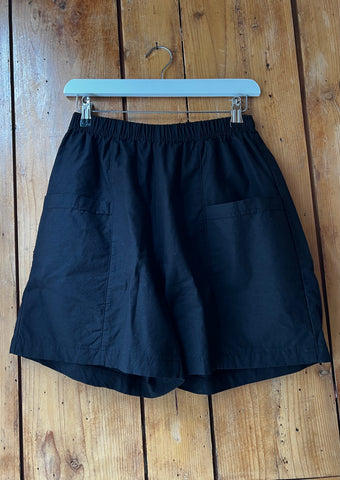 Linen shorts with big pockets