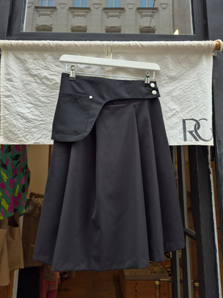 Flap Pocket Pleated Skirt