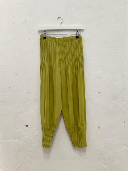 Pleated Plain Pants