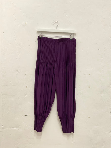 Pleated Plain Pants