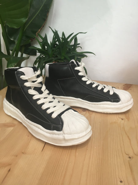 Nendo Trainers SS22 (2 colours/ 3 sizes)